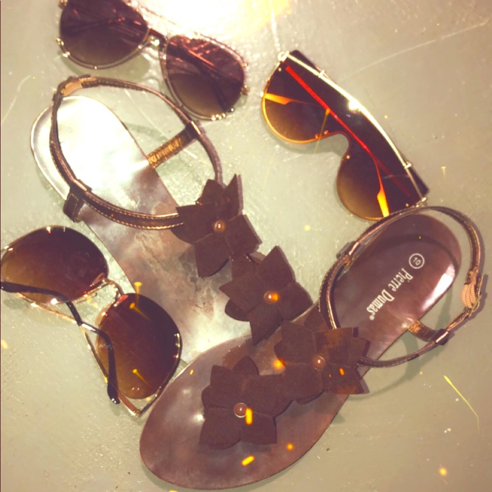 Shoes with free glasses with purchase